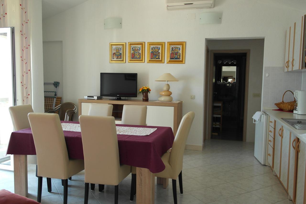 Apartments Racic Bol Exterior photo